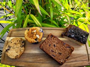 Chocolate Chip Cookie, Almond & Blueberry Crumble Muffin, Banana & Chocolate Loaf and Vanilla Cake with Chocolate & Oreo Icing. at The Eating Gorilla in Penrhyndeudraeth