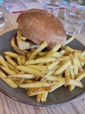 Burger and chips (Feb 2025) at Ty Medi in Machynlleth