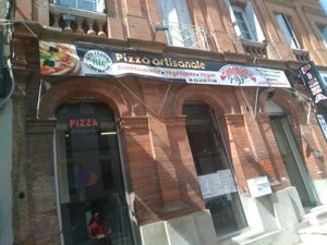 The outside of Panorama pizza shop at Pizza Panorama in Castanet-tolosan