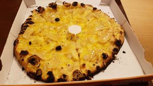 Four cheese vegan pizza at Pizza Panorama in Castanet-tolosan