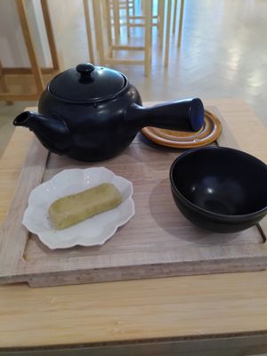 Matcha mochi and green tea at Hug The Tea in The Hague