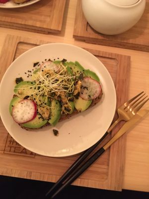 Avocado toast at Hug The Tea in The Hague