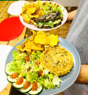 Quiche, salad and sweet potato chips at Soul - Alimentação Saudável e do Bem in Braga
