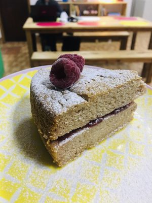 Vanilla and raspberry cake at Soul - Alimentação Saudável e do Bem in Braga