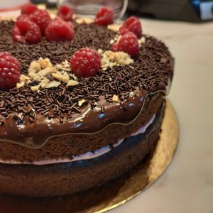 Naked cake cacau com creme de framboesa at Soul - Alimentação Saudável e do Bem in Braga