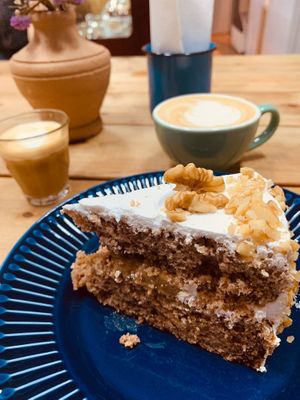 Bolo de nozes, cappuccino e macchiato at Soul - Alimentação Saudável e do Bem in Braga