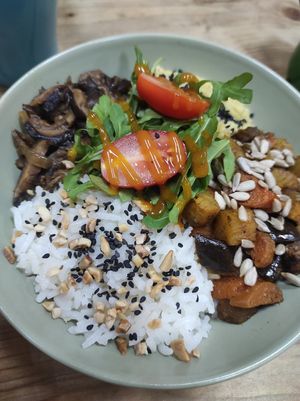 Bowl with mushrooms and veggies at Soul - Alimentação Saudável e do Bem in Braga