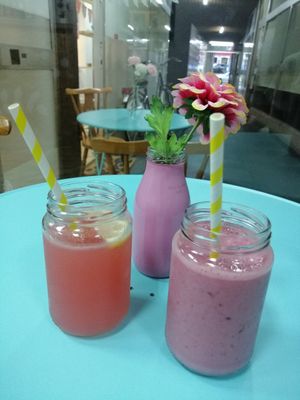 Limonada con hibisco y smoothie at Soul - Alimentação Saudável e do Bem in Braga