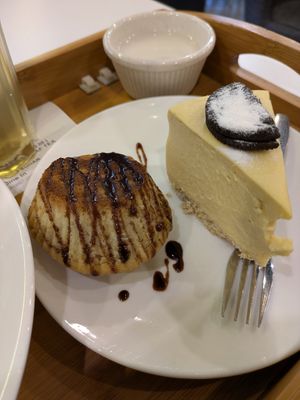 Vegan Pumpkin Cheesecake and Vanilla Cupcake at Minf Houze Vegan Cafe in Kuala Lumpur