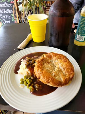 Easy chic' n cheezy at Funky Pies in Bondi Beach