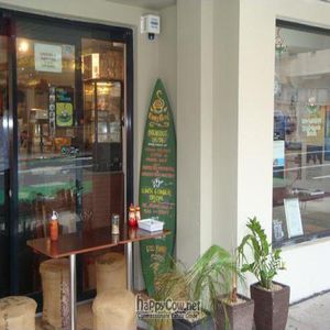 a more recent photo - Nov 2009 at Funky Pies in Bondi Beach