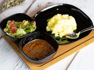 Yakuzen vegetable curry at Orange County Cafe in Tondabayashi