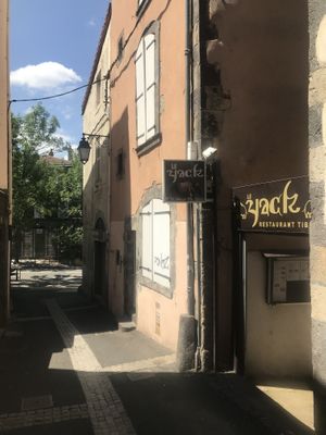 Entrance and street at Le Yack in Clermont-ferrand