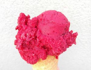 Sauerkirsch Monatseis at Oecher Eis-Treff in Aachen