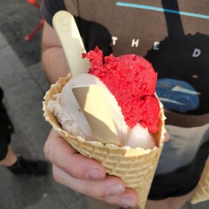 Lemon, banana and cherry ice cream at Oecher Eis-Treff in Aachen