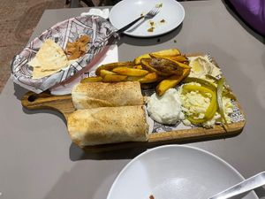Soja chicken style sandwich table  at El Libanés in Murcia