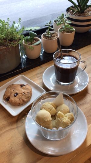vegan cheesebread, cookie and hot chocolate at Anna Café in Rio De Janeiro