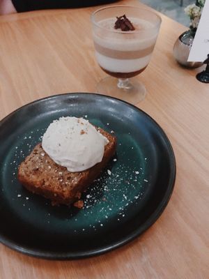 tramisu and banana bread with vanilla icecream😋 at Wilgrow in Al Bidea