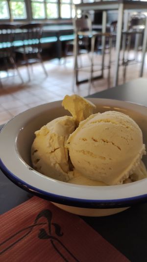 Helado de vainilla vegano at Meraki in Oviedo