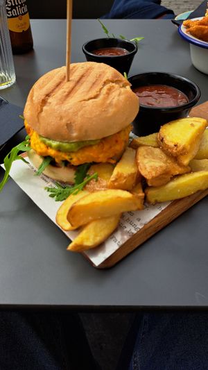 Vegan burger with French fries at Meraki in Oviedo