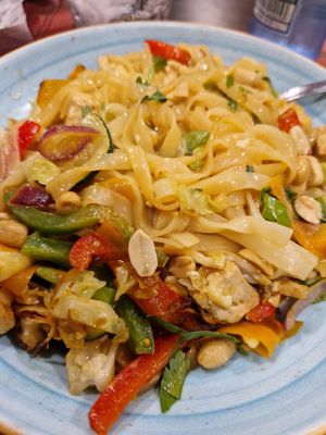 Pad Thai de tofu marinado at Meraki in Oviedo