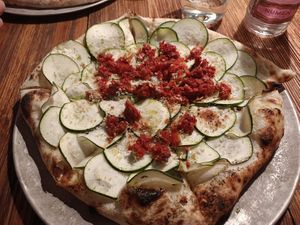 Pizza vegana "Pistacho" at Hot Now in Madrid