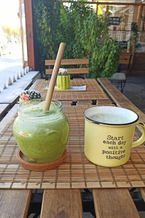 Green Goddess Juice and Matcha Latte with plantbased milk at Vitamin Bar in Kos