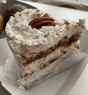 Tarta colibrí (Hummingbird layer cake) This was absolutely delicious. The best cake I have had in years. The flavours are coconut, cinnamon, banana and pineapple. So tasty 🤤  at Dolce Capriccio Pasticceria in Oviedo