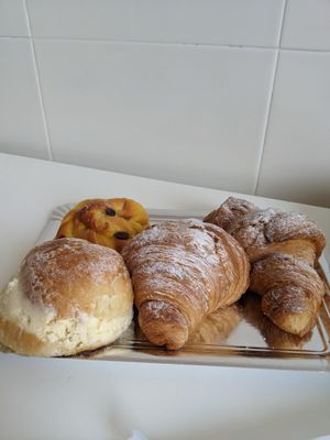 my picks at Dolce Capriccio Pasticceria in Oviedo