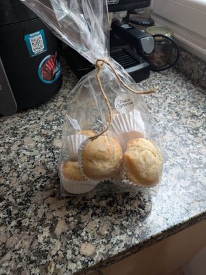 Magdalenas solidarias con la Dana at Dolce Capriccio Pasticceria in Oviedo