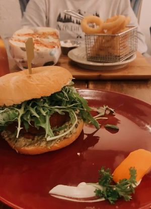 Vegetarischer Burger - sooo lecker at Bagel Lounge  in Karlovy Vary