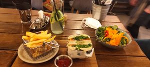 The taste of bagel wasn't the greatest...  But at least something in Karlove vary, the bun was also a bit dry at Bagel Lounge  in Karlovy Vary