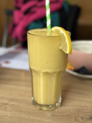 Ananas-Mango-Bananen-Zitronen Smoothie   at Saftladen Landshut in Landshut