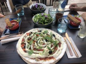 Vegan pizza at Kingdom of Alcazar in Mallorca