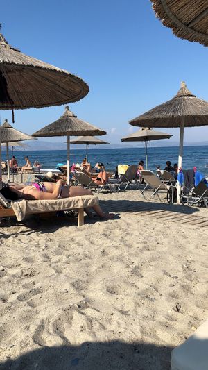 Strand mit Bedienung  at Alibaba in Kos
