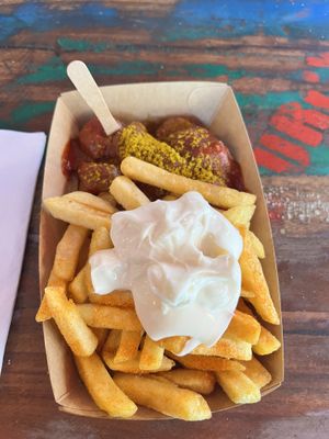 Vegan Currywurst, Fries and vegan mayo (+0.40 €)  at Curry 61 in Berlin