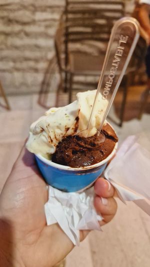 White fig and black fondant at Pina Gel in Peschici