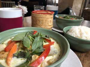 Green curry with aubergine and tofu at Ya Lamaï in Paris