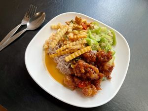 Luffa, deep fried soy meat, bamboo with red curry #Veganuary at Shine Tong - Vegetarian Food Booth in Bangkok