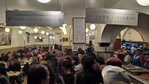 Un viernes en la noche at Churrería El Moro in Mexico City