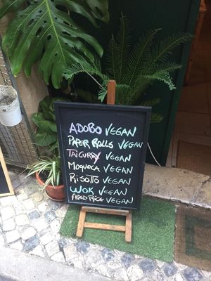 vegan options at Roots Experience in Lisbon
