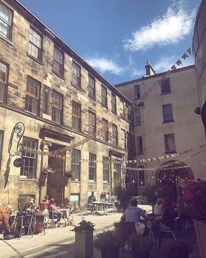 Sunshine at Cup in Glasgow