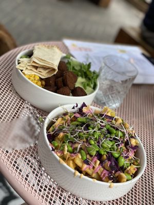 kapsalon and falafel bowl  at Grenswerk in Venlo