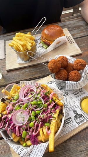 vegan burger, bitterballen & kapsalon  at Grenswerk in Venlo