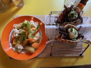 Avocado fingers & paddenstoelen pita   at Grenswerk in Venlo