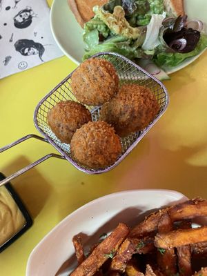 Vegan bitterballen 🤤  at Grenswerk in Venlo