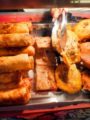 Carrot cake and spring roll at Xing Hua Vegetarian 兴化美食 - Albert Mall in Central Singapore