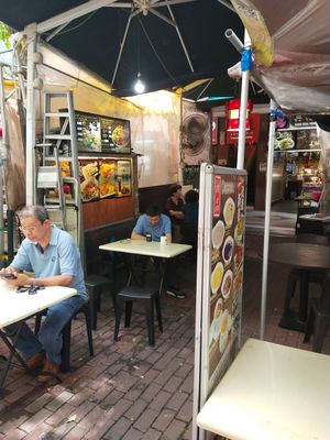 Entrance little msrket at Xing Hua Vegetarian 兴化美食 - Albert Mall in Central Singapore