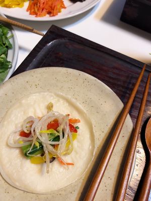  Korean style wrap  at Helen's House in Seoul