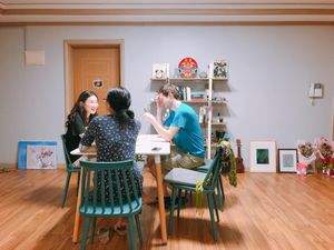 Living room with guests😄 at Helen's House in Seoul